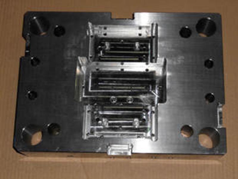 色达精密塑料模-06